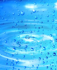 Bilden visar regndroppar och skall symbolisera de droppar av aromaoljor som man använder vid Regndroppsmassage